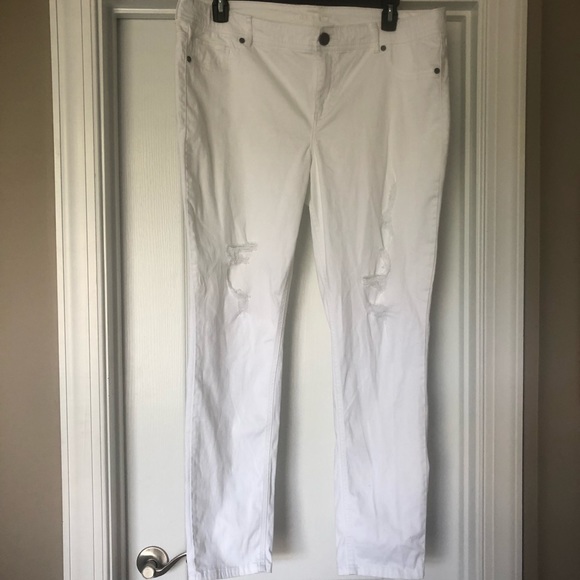 Maurices Pants - Maurices White Ripped Pants Maurices Pants - Maurices White Ripped Pants